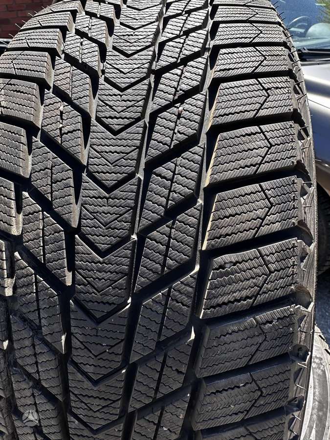 Roadstone, winter 245/45 R18