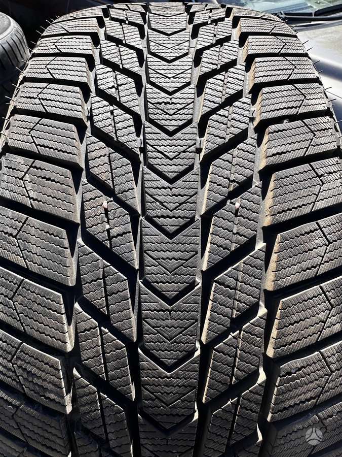 Roadstone, žieminės 245/45 R18