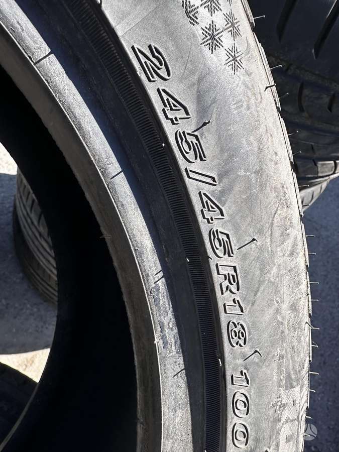 Roadstone, winter 245/45 R18