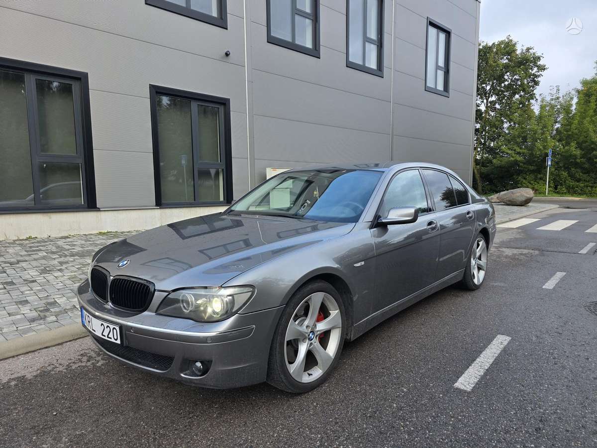 BMW 745, 4.4 l., Седан