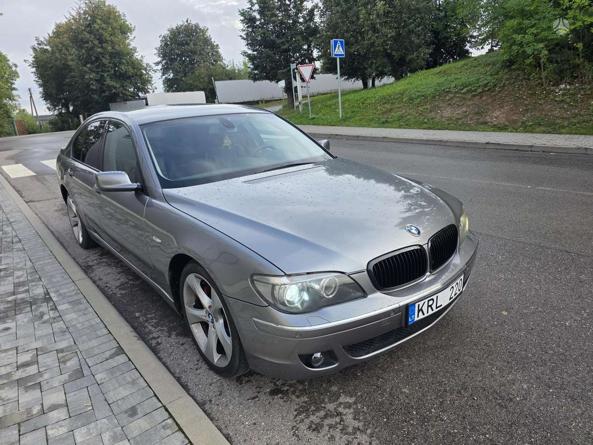 BMW 745, 4.4 l., Седан