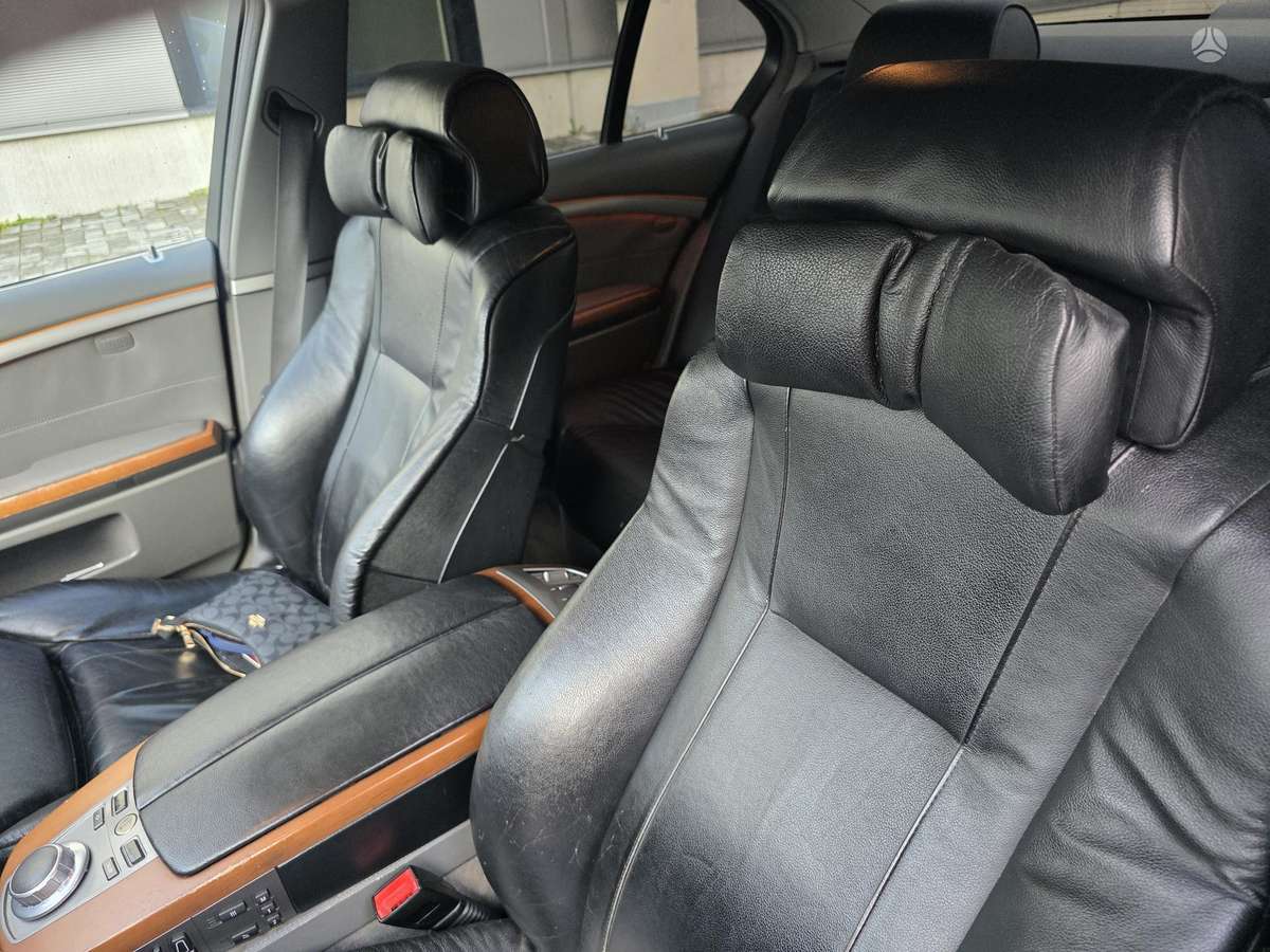 BMW 745, 4.4 l., Седан