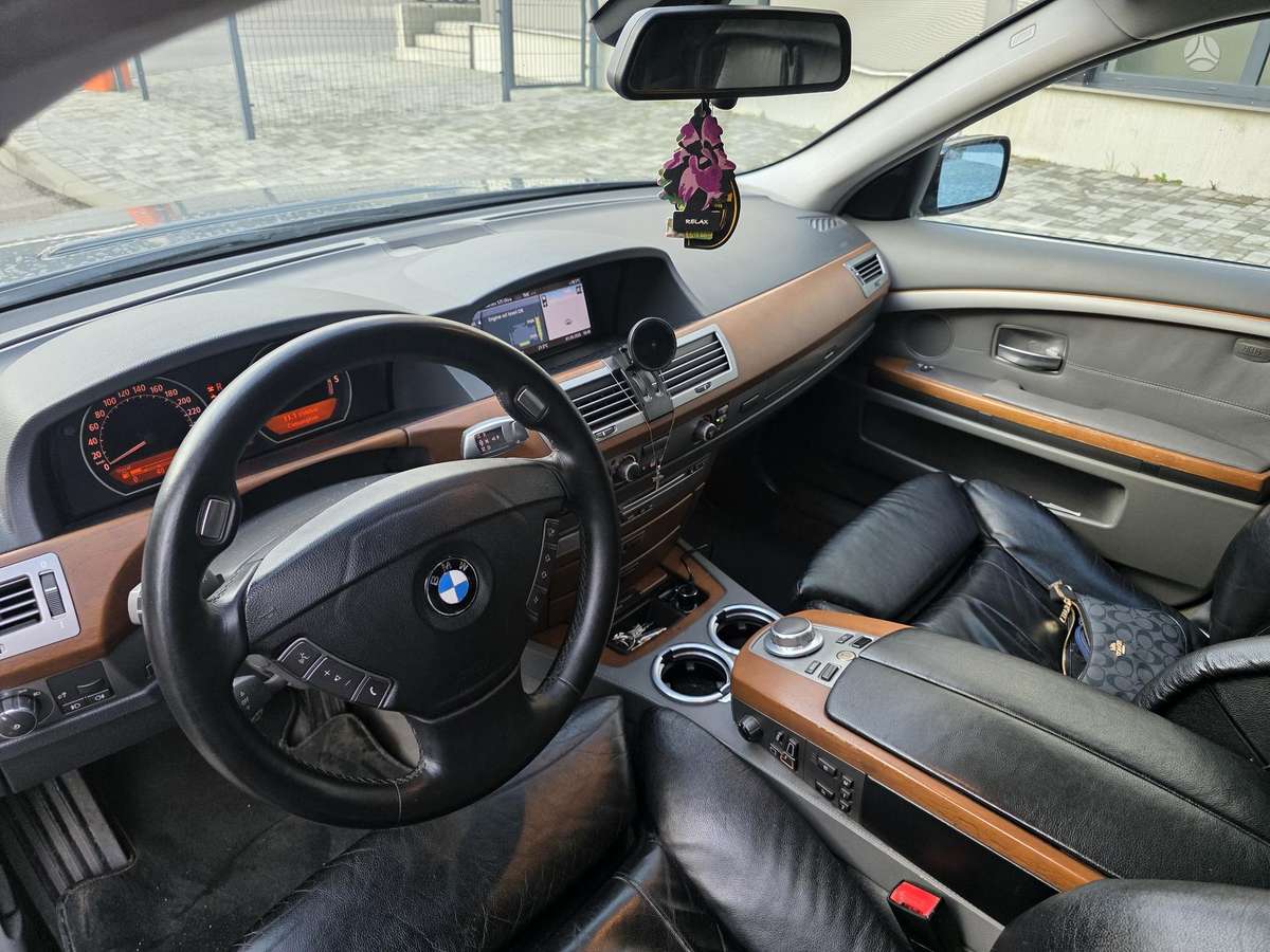 BMW 745, 4.4 l., Седан