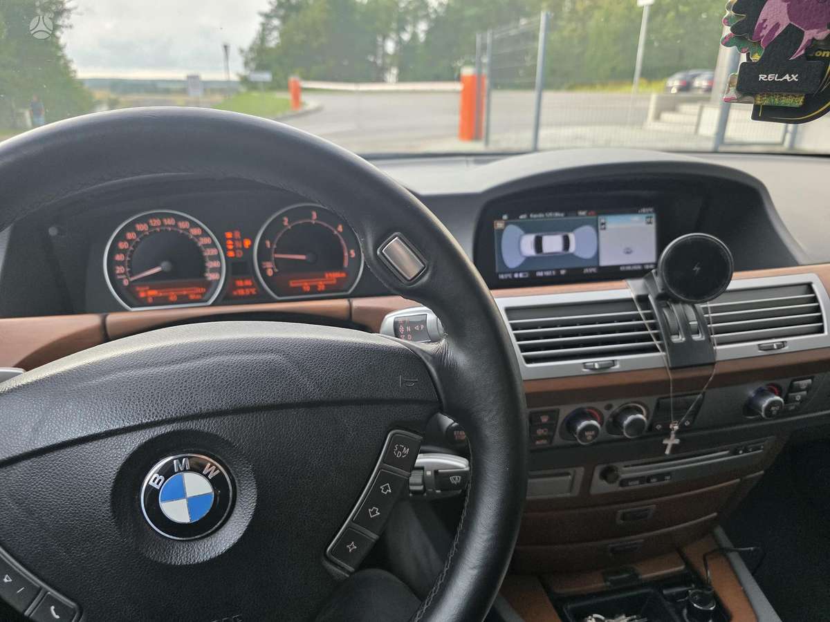 BMW 745, 4.4 l., Седан