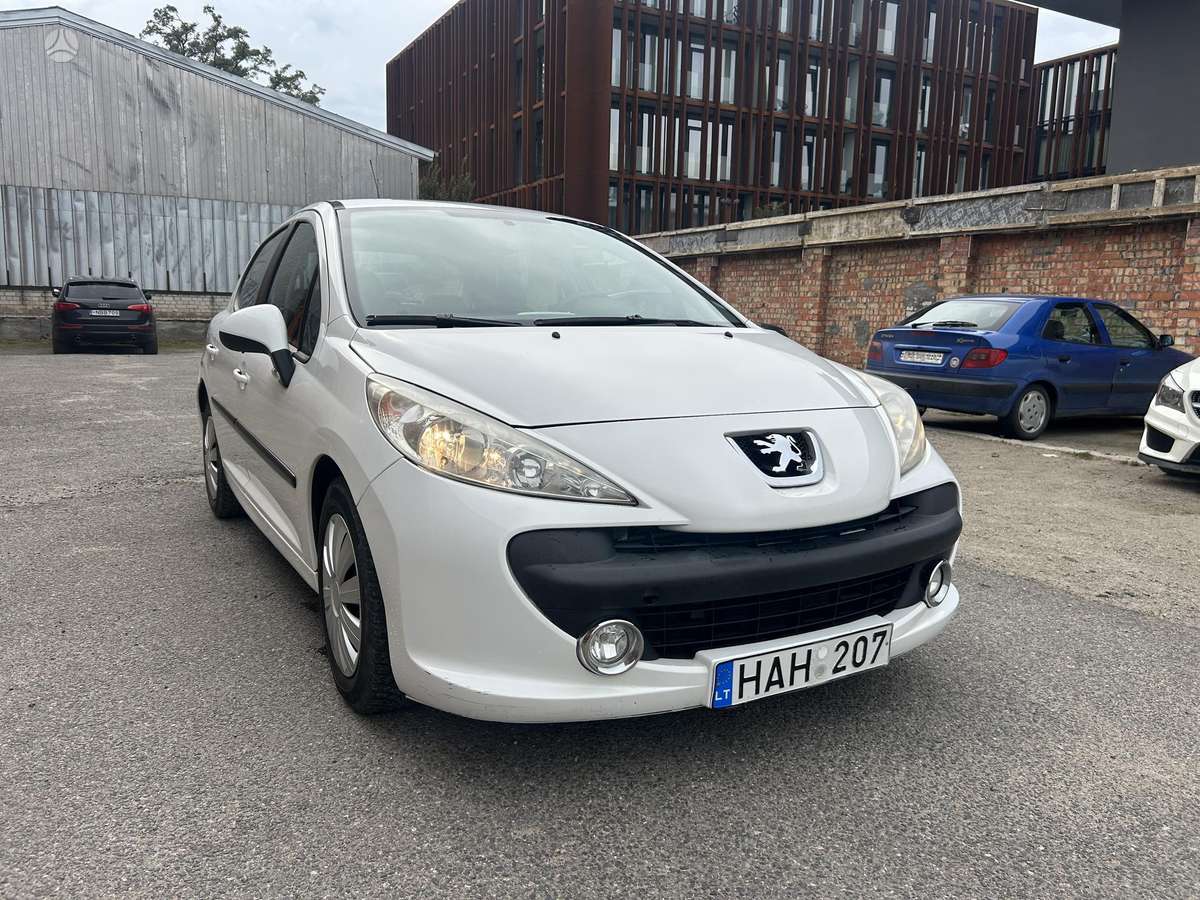 Peugeot 207 - 1