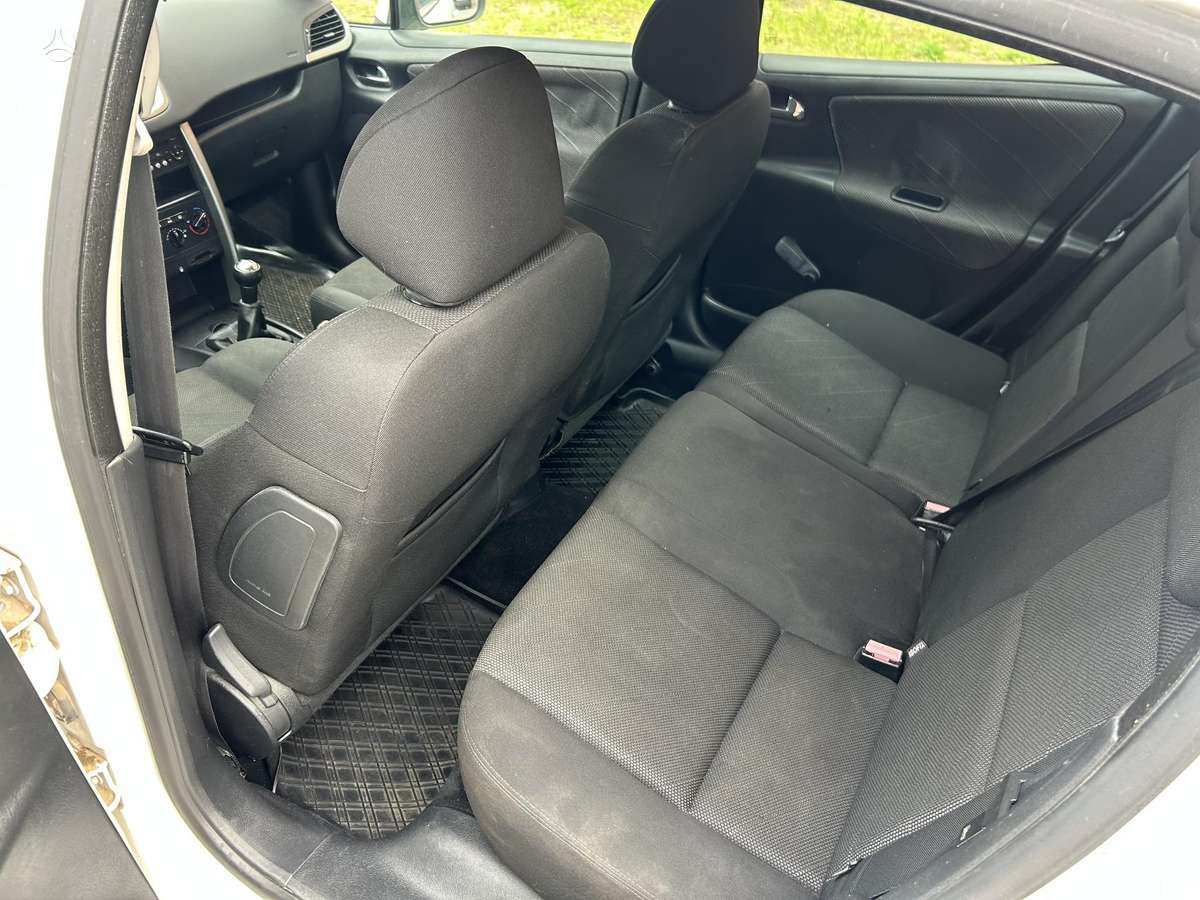 Peugeot 207 - 8