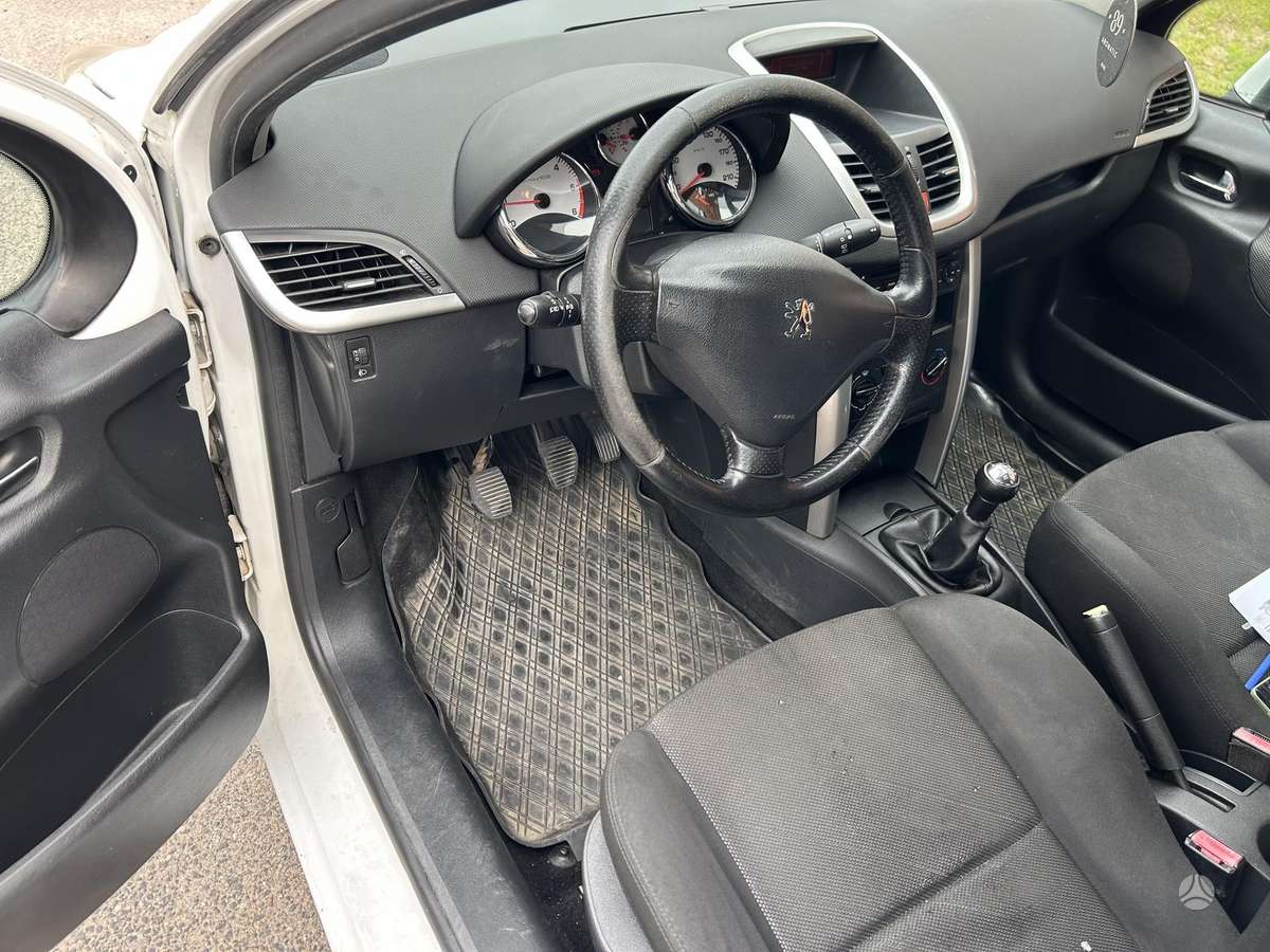 Peugeot 207 - 10