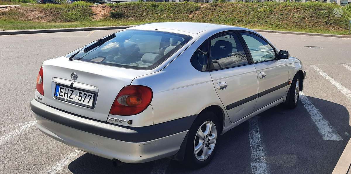 Toyota Avensis - 4