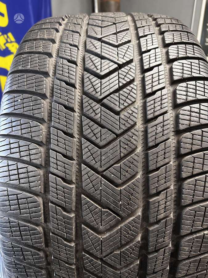 Pirelli, winter 305/35 R21