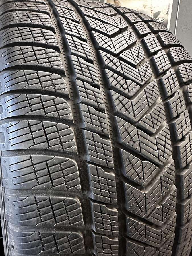 Pirelli, winter 305/35 R21