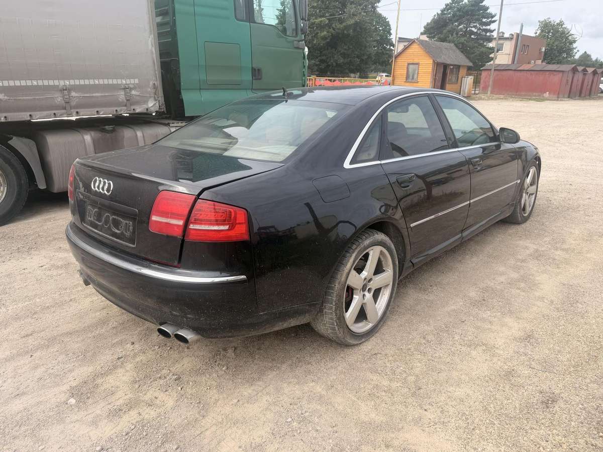 Audi A8, sedanas