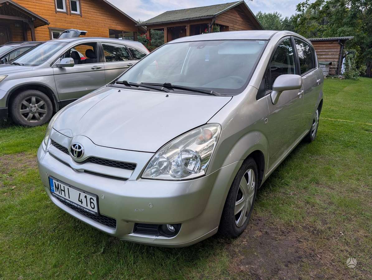 Toyota Corolla Verso - 2