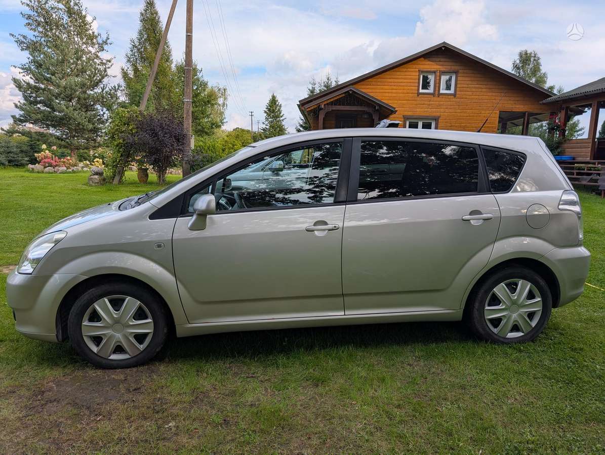 Toyota Corolla Verso - 3