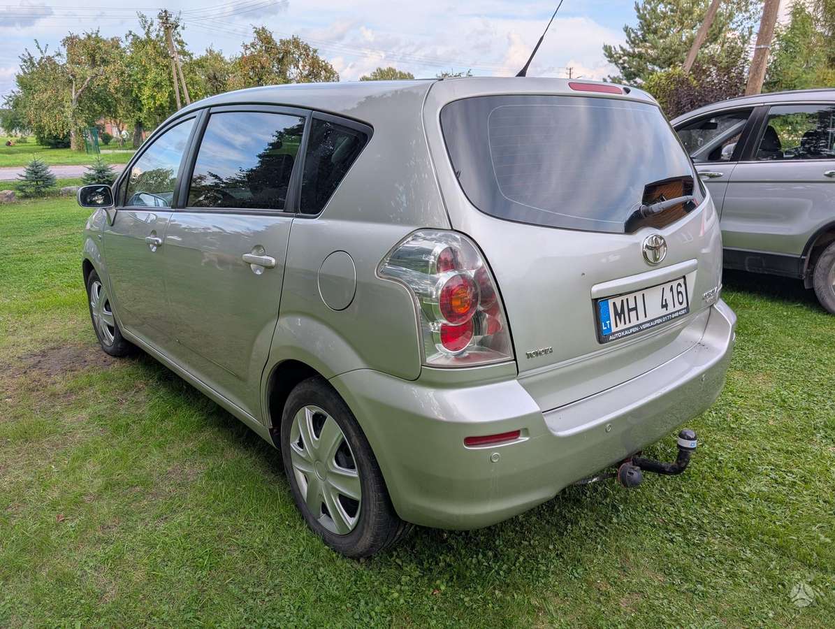 Toyota Corolla Verso - 4