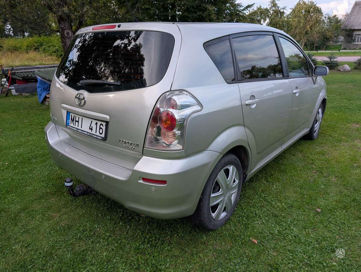 Toyota Corolla Verso - 5