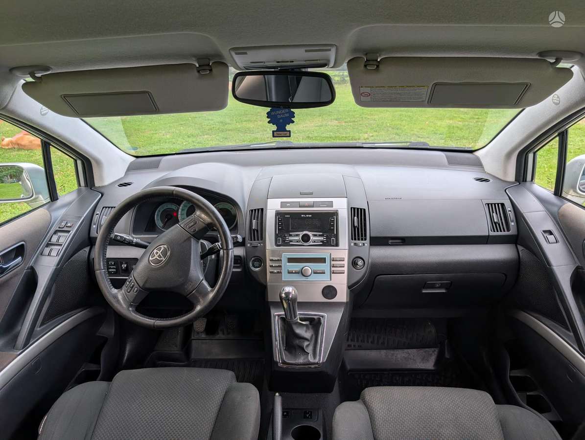 Toyota Corolla Verso - 8