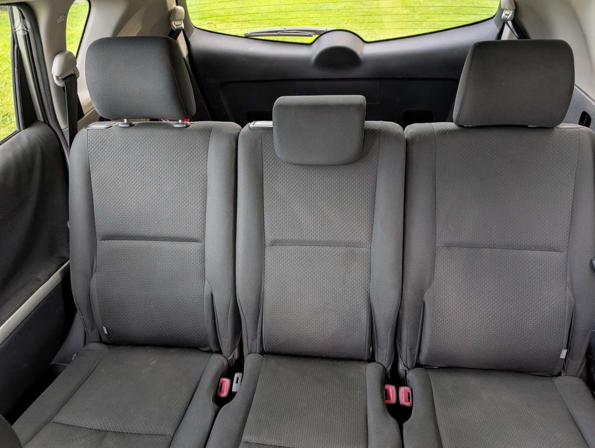 Toyota Corolla Verso - 10