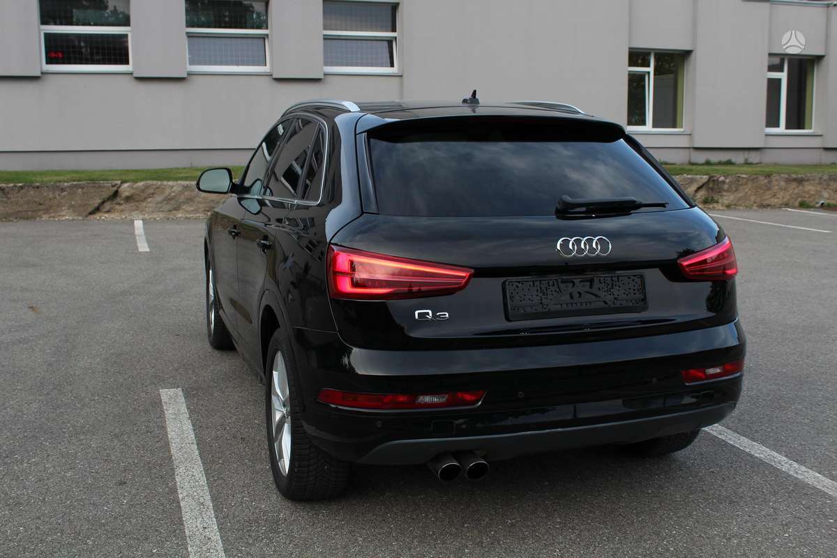 Audi Q3, 2.0 l., off-road / crossover