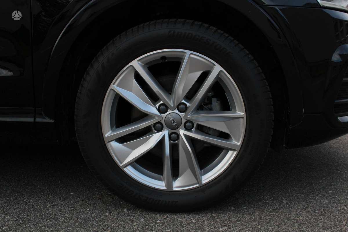 Audi Q3, 2.0 l., off-road / crossover