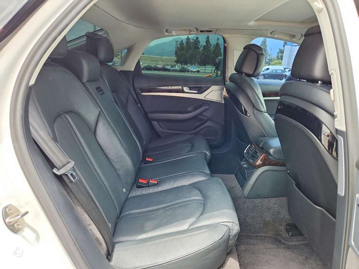 Audi A8, 3.0 l., Седан