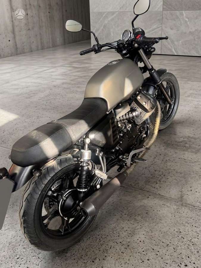 Moto Guzzi V7 750cc, street / classic