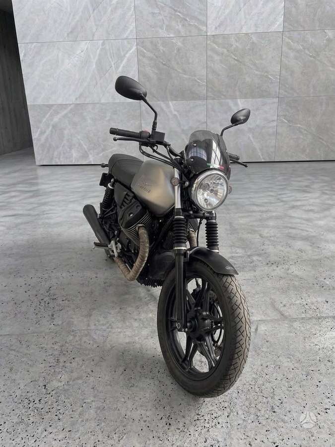 Moto Guzzi V7 750cc, street / classic