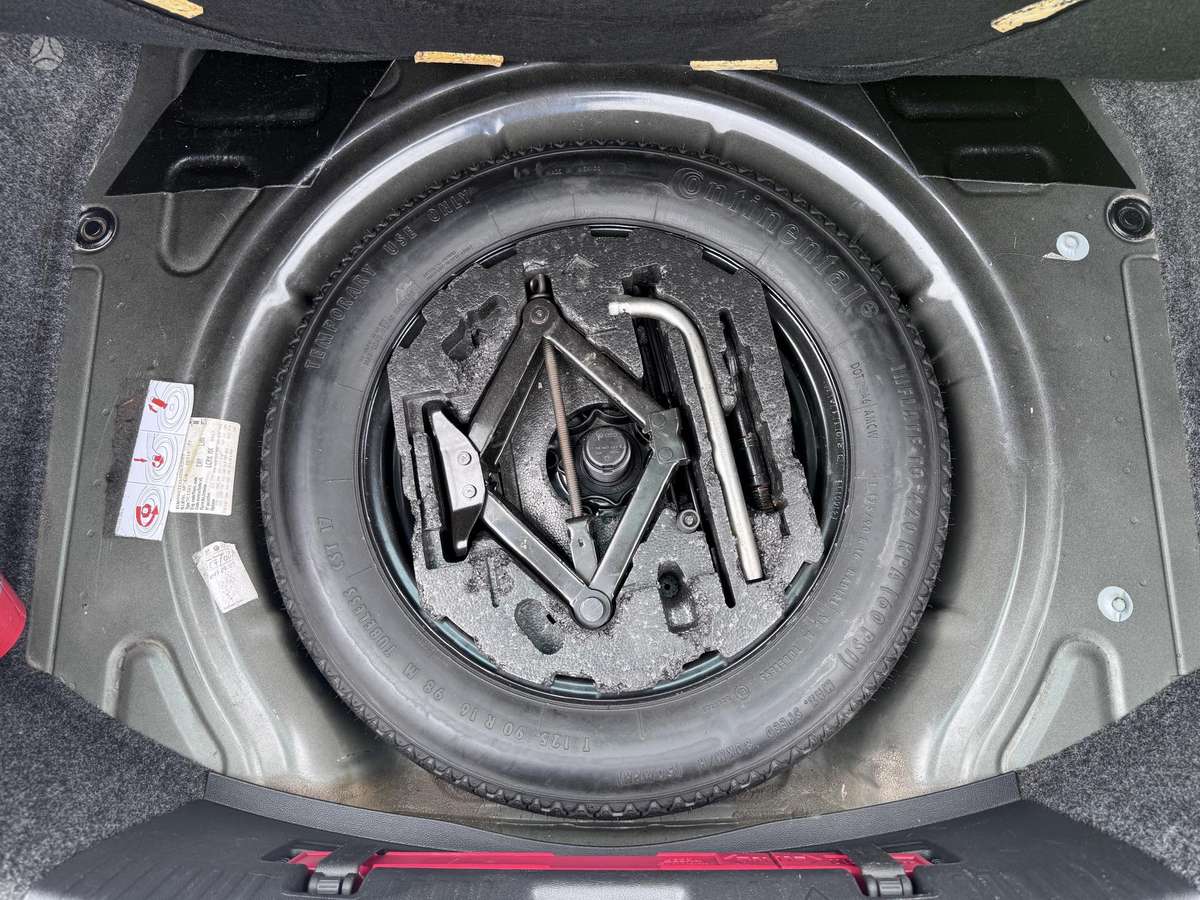 Volkswagen Beetle, 1.6 l., hatchback