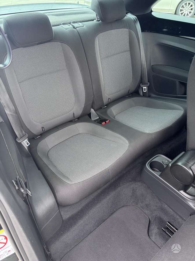 Volkswagen Beetle, 1.6 l., hatchback