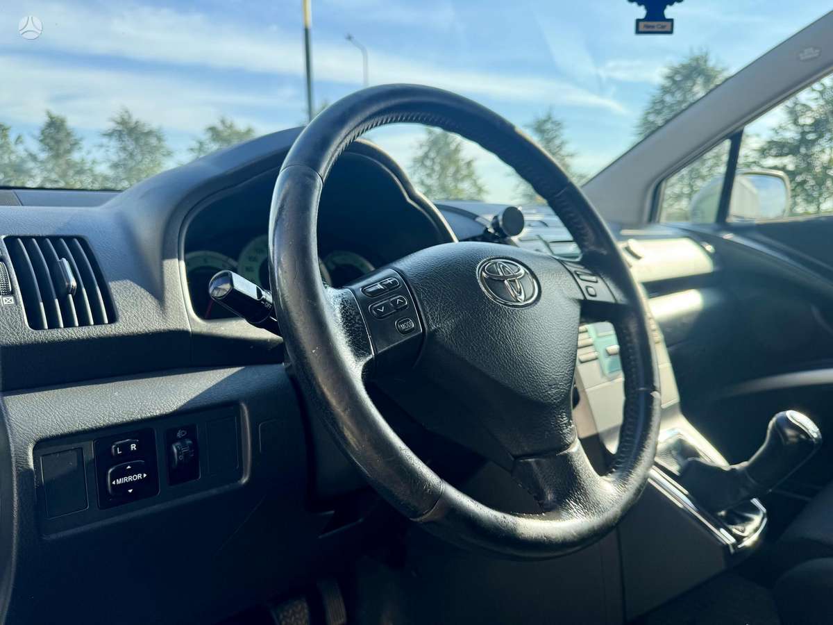 Toyota Corolla Verso - 8