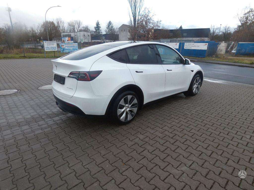 Tesla Model Y - 2