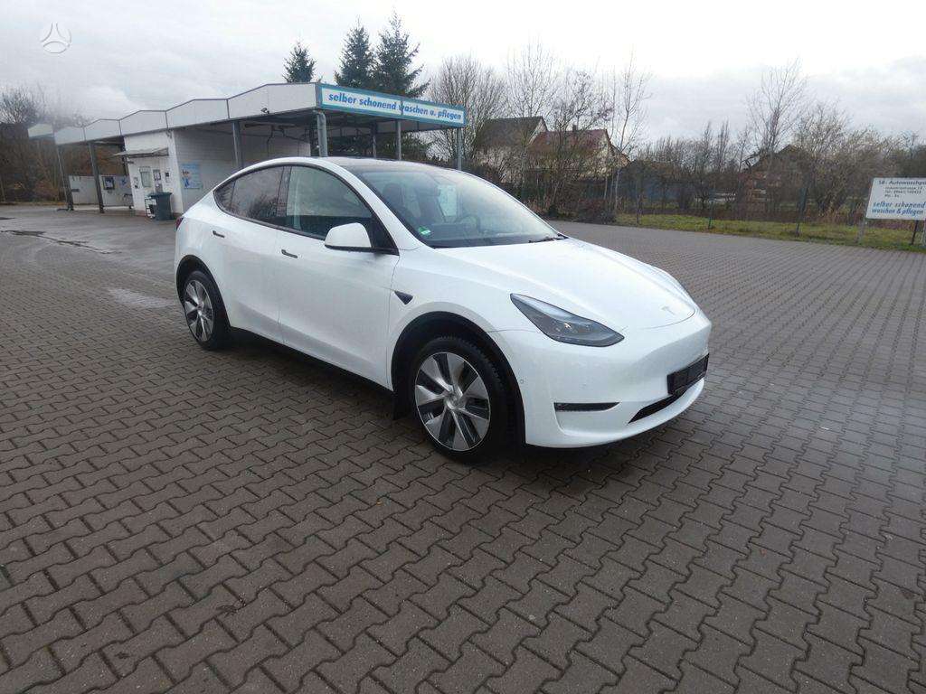 Tesla Model Y - 3