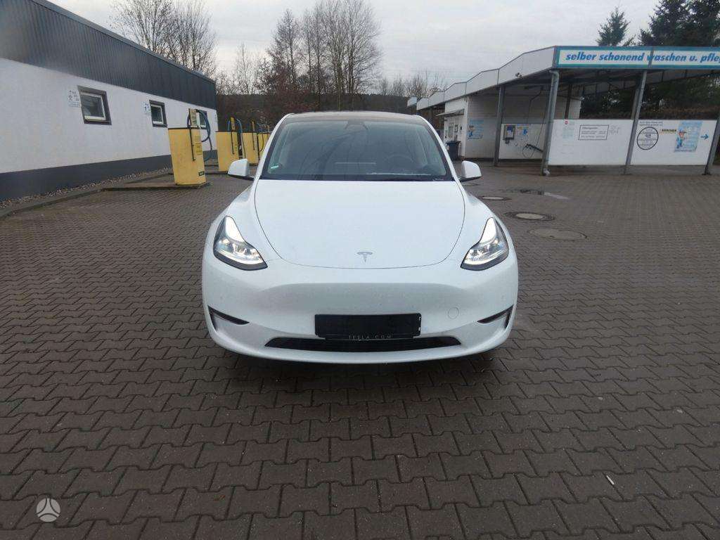 Tesla Model Y - 4