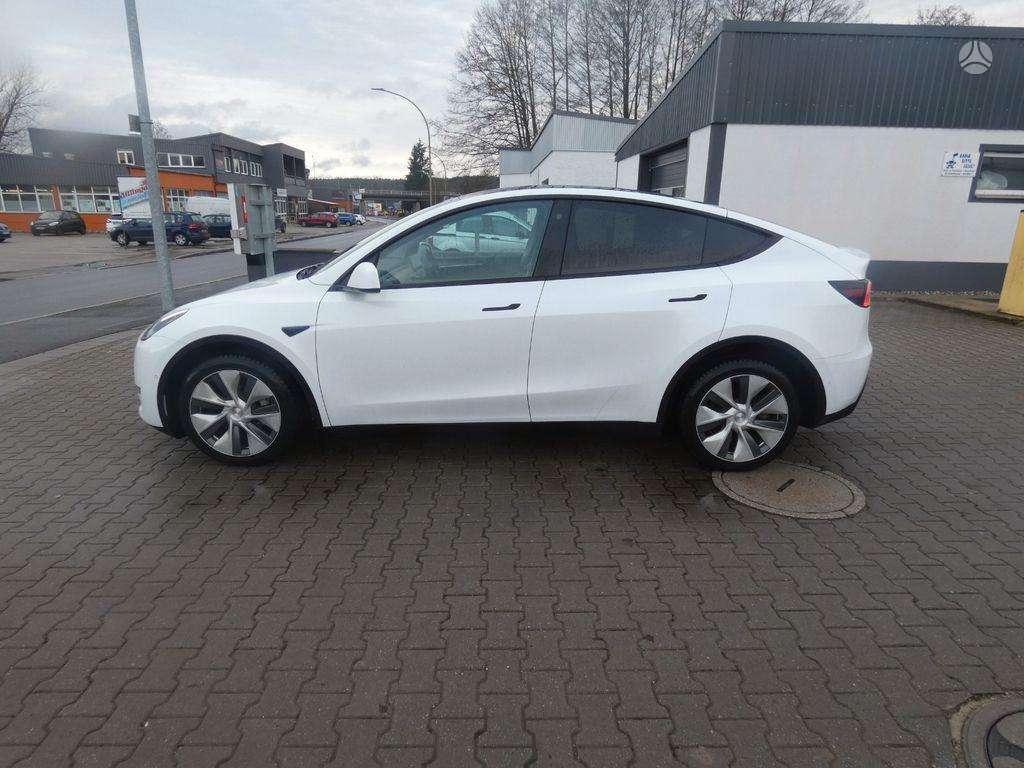Tesla Model Y - 6