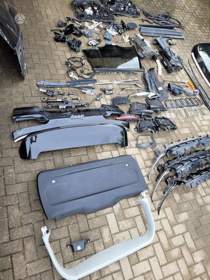 Jeep Grand Cherokee kėbulo dalys