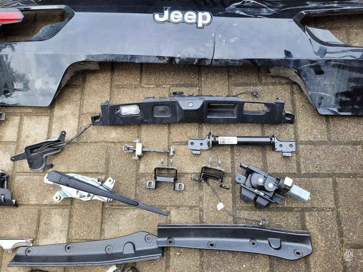 Jeep Grand Cherokee kėbulo dalys