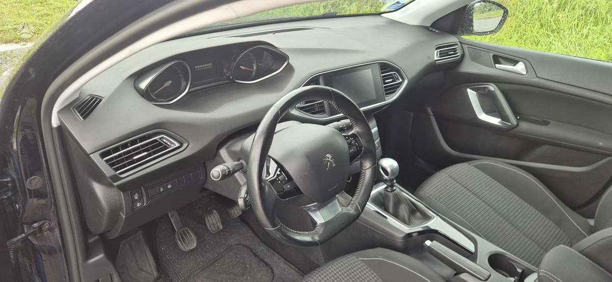 Peugeot 308 - 8