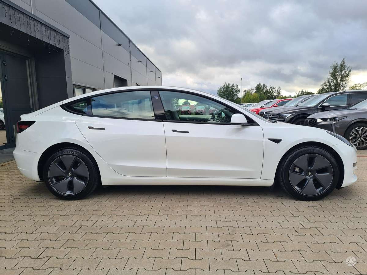 Tesla Model 3, 81 kWh, hatchback