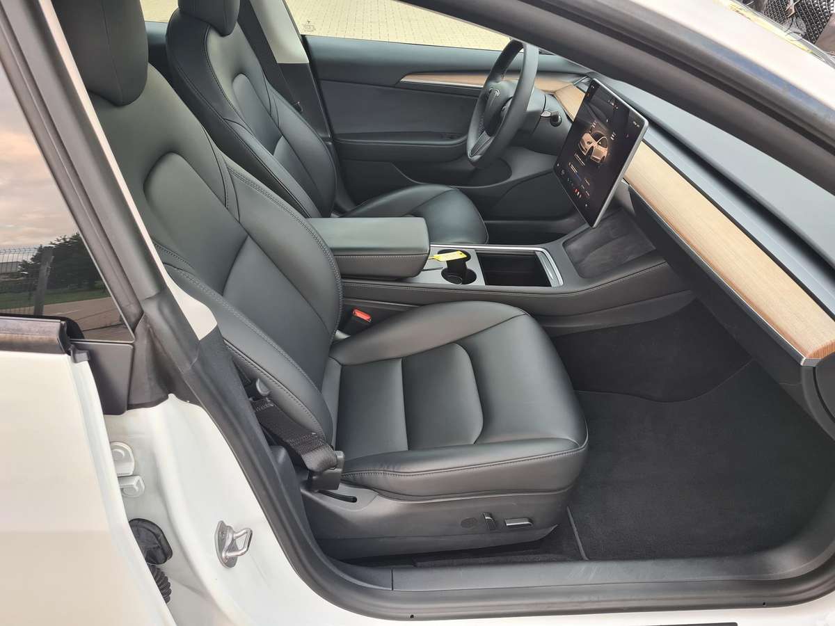 Tesla Model 3, 81 kWh, hatchback