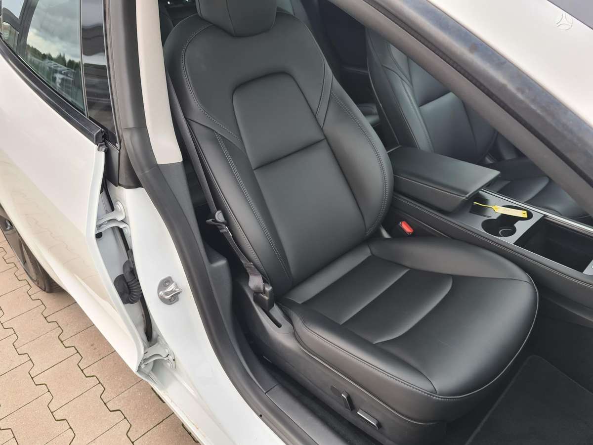 Tesla Model 3, 81 kWh, hatchback