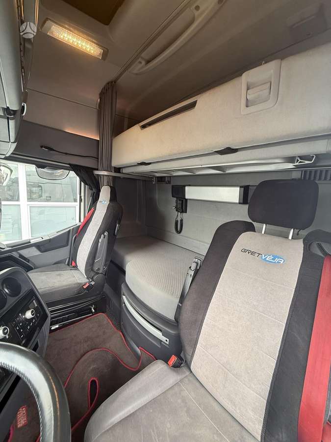 Renault T480 High cab, double sleeper