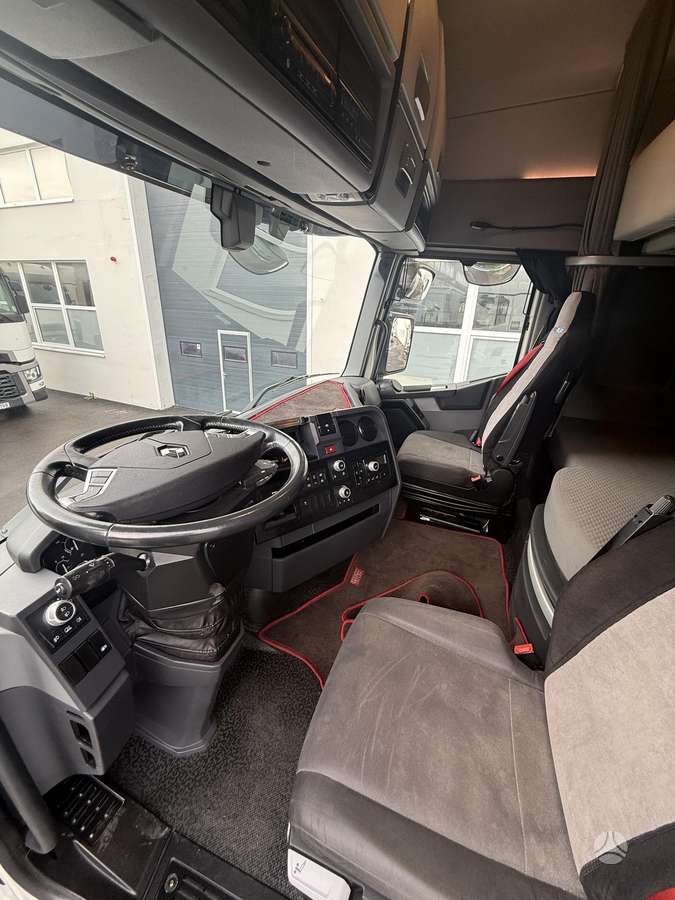 Renault T480 High cab, 2 спальных места