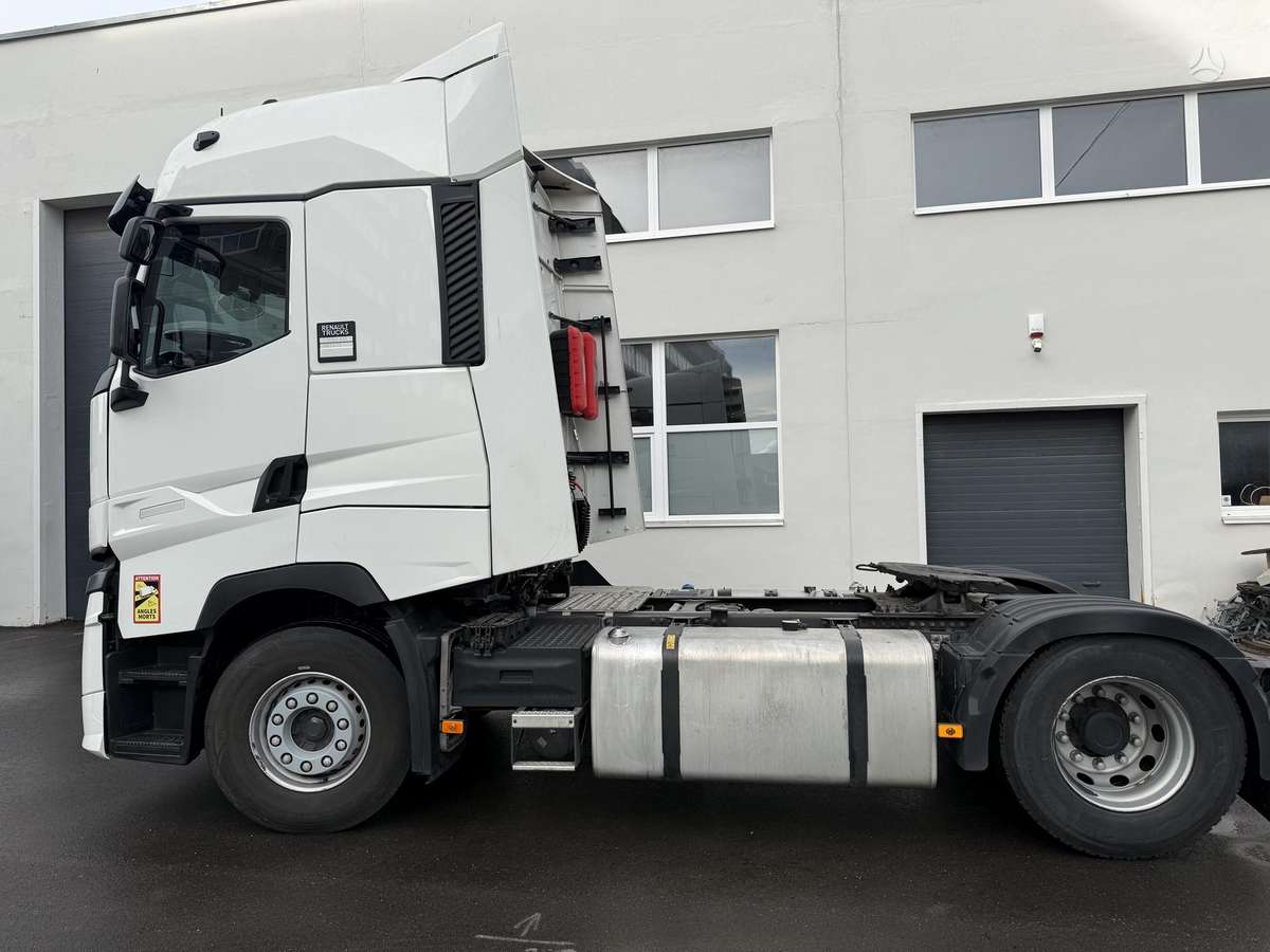 Renault T480 High cab, double sleeper