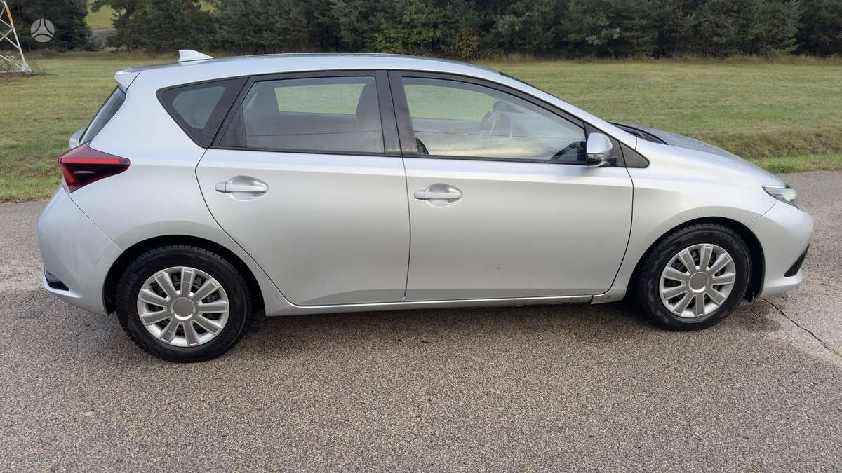 Toyota Auris, 1.4 l., Хэтчбек