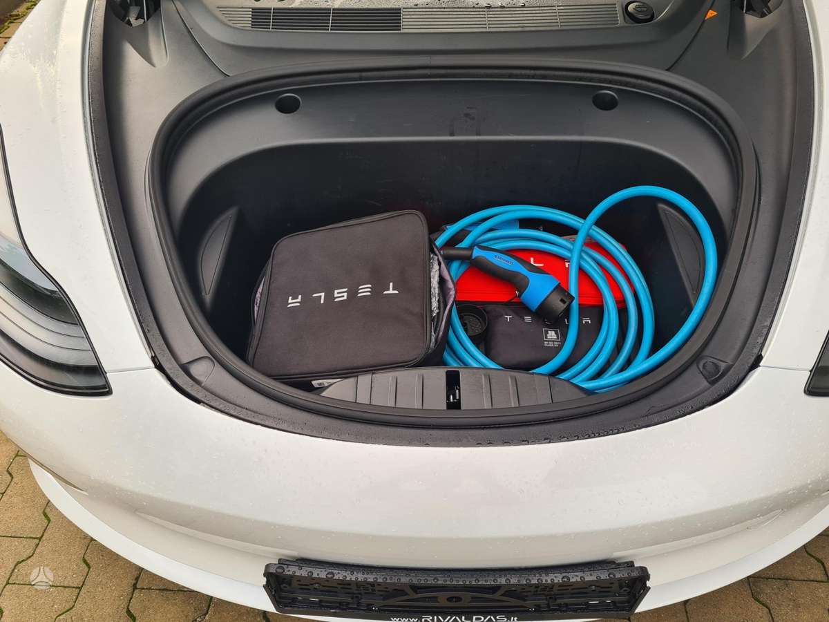 Tesla Model 3, 81 kWh, hatchback