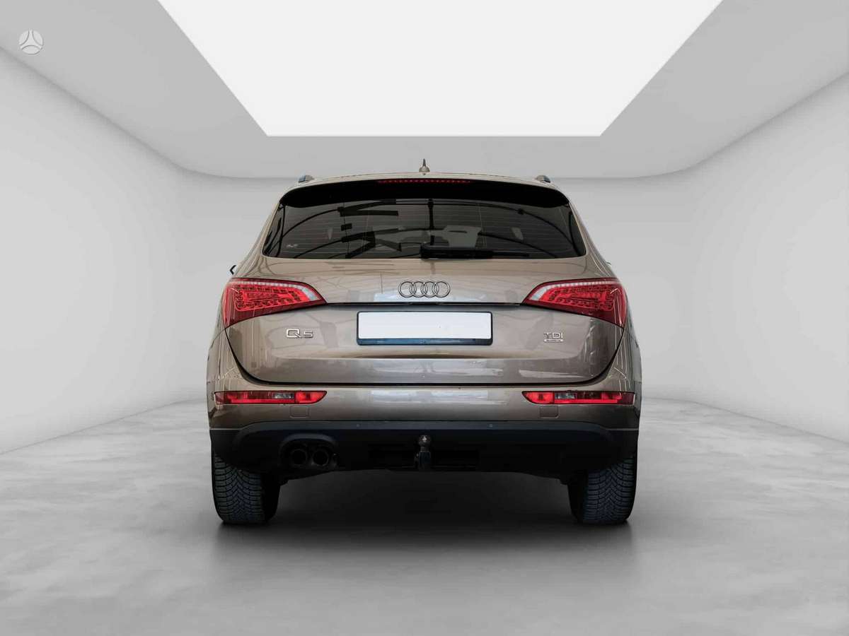 Audi Q5, 2.0 l., off-road / crossover
