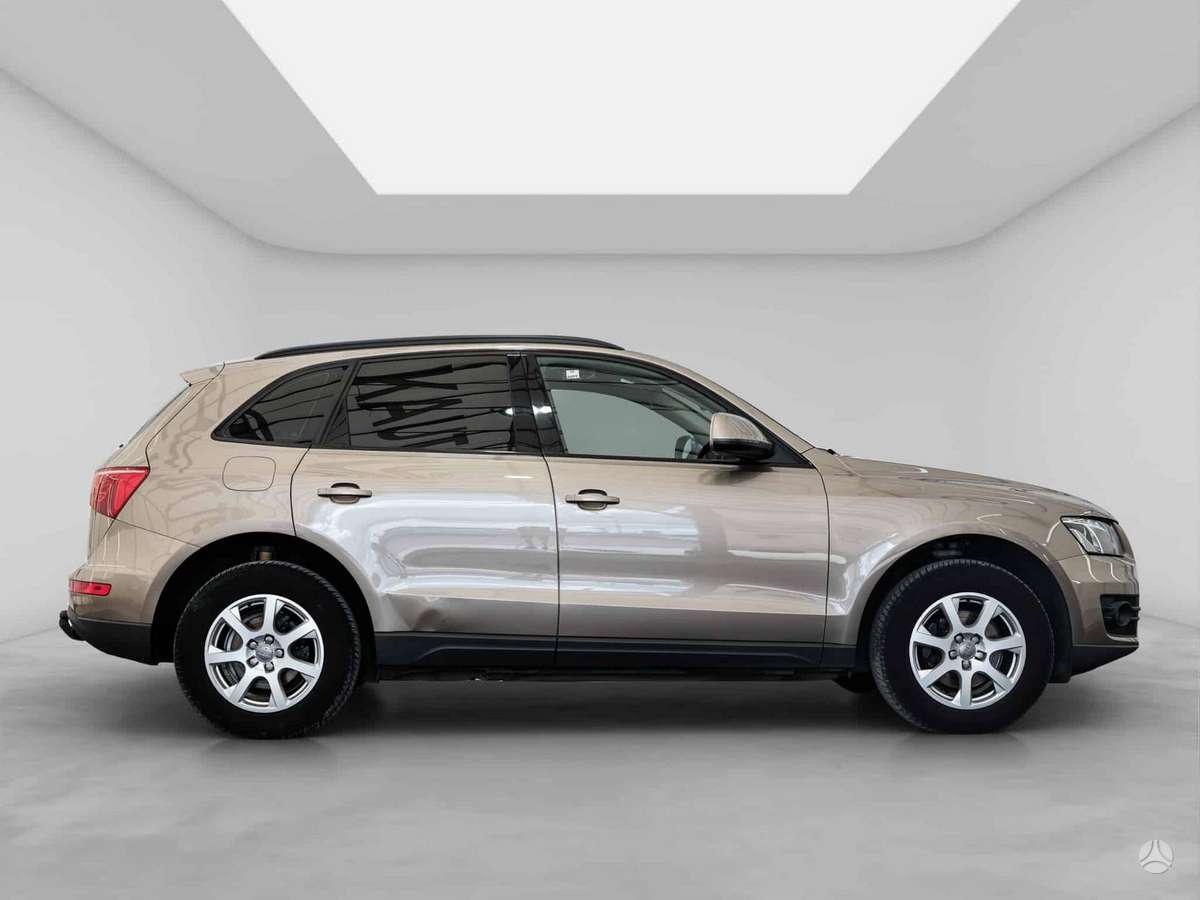 Audi Q5, 2.0 l., off-road / crossover