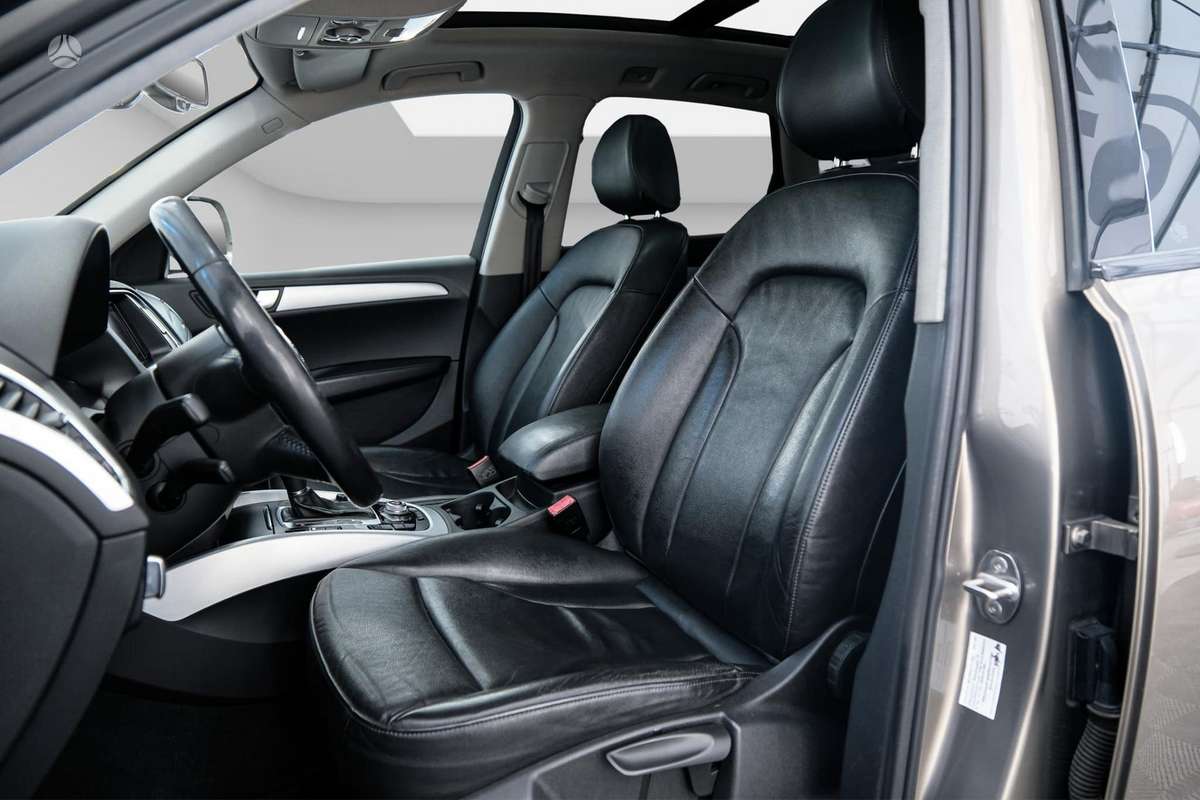 Audi Q5, 2.0 l., off-road / crossover