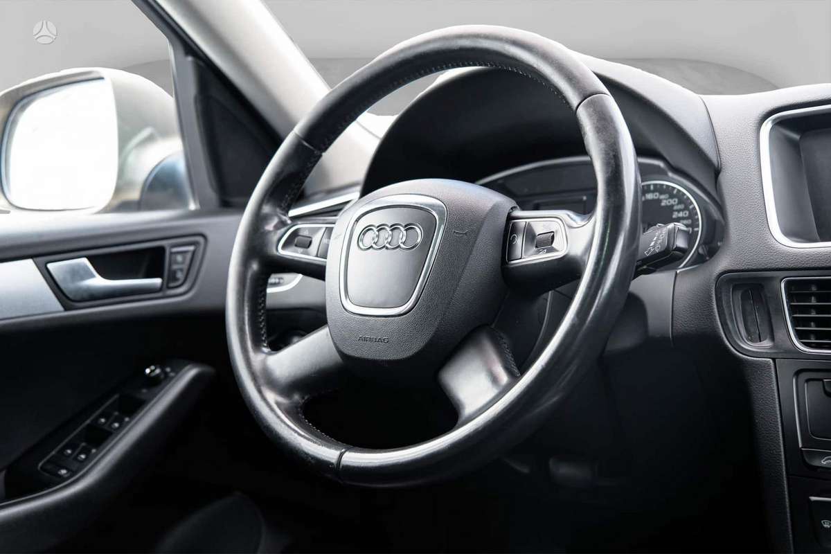 Audi Q5, 2.0 l., off-road / crossover