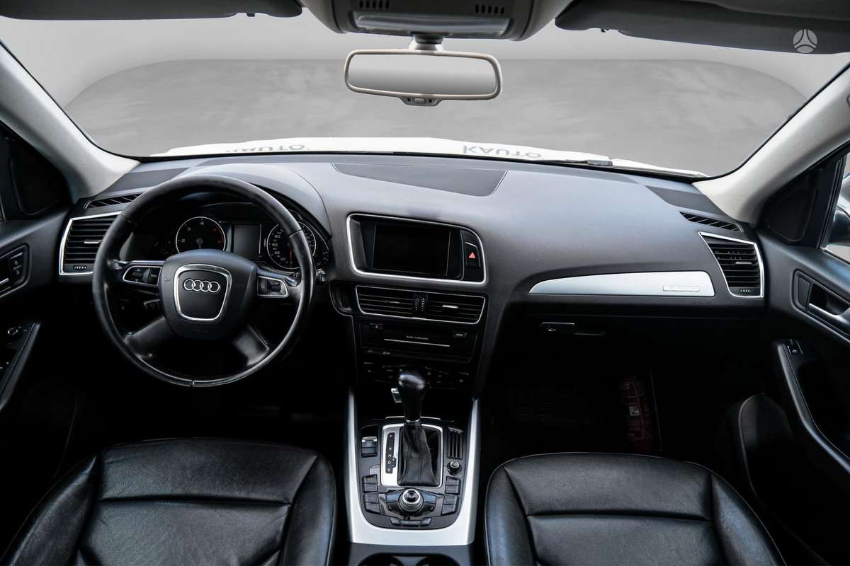 Audi Q5, 2.0 l., off-road / crossover