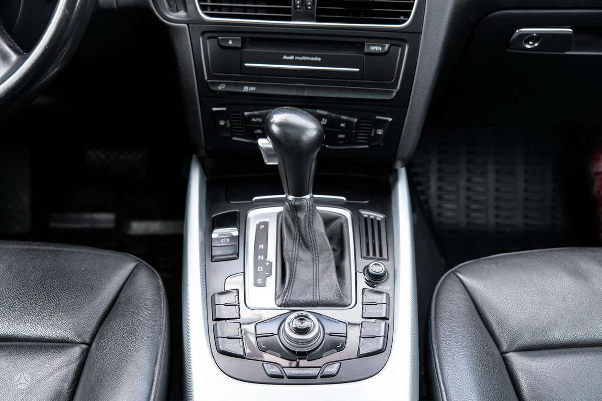 Audi Q5, 2.0 l., off-road / crossover